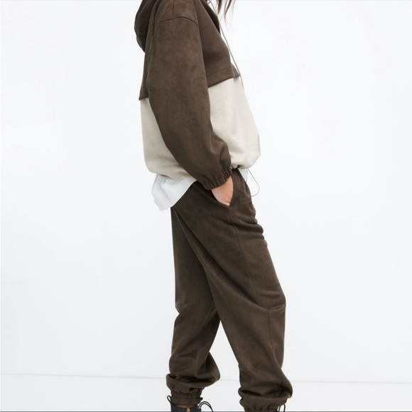 FAUX SUEDE JOGGER SET
KHAKI - REF. 3046/058 - Picture 2 of 4